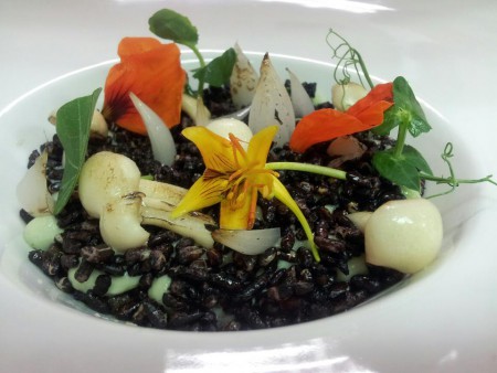 Gepofte rijst met truffel, peterselie mayonaise, meloesui en enokipaddestoel
