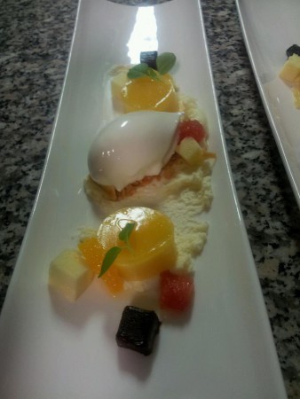 Yoghurt sorbet, crème van witte chocolade, mango